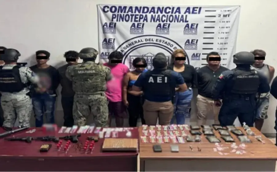 En una vivienda del barrio La Posta fueron detenidas nueve personas con armas, droga y una motocicleta robada.