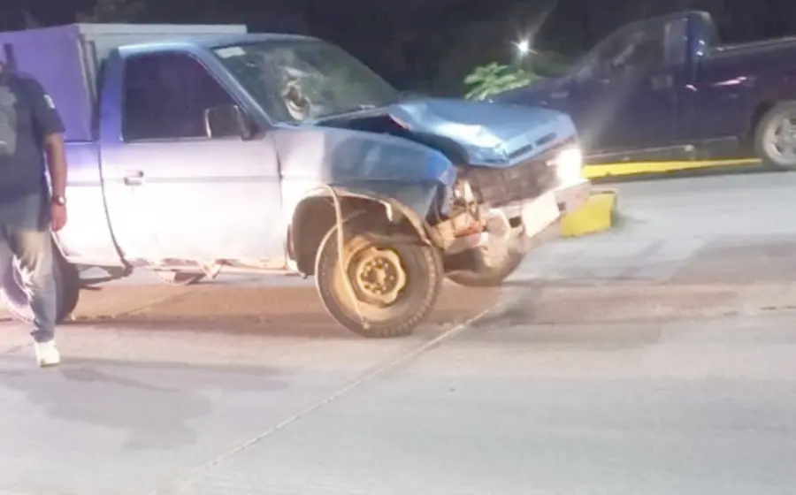 El conductor abandonó su unidad de motor luego de provocar dos accidentes en Chahuites.