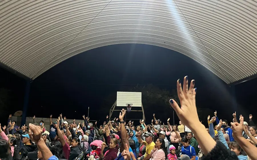 La asamblea se salió de control en algún momento.