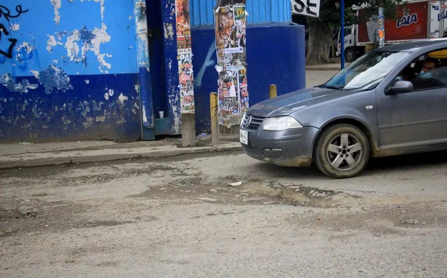 Las vialidades han estado deterioradas durante varios meses.