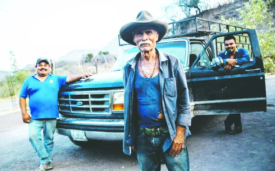 El maestro mezcalero, Miguel Altamirano, forjó un legado de amor por la tierra y tradición en la producción de mezcal.