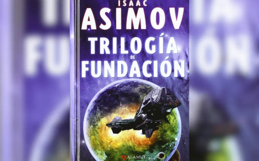 La primera saga de "Fundación" consta de tres volúmenes: Fundación, Fundación e Imperio, Segunda Fundación; después se añadirían otros tomos más.