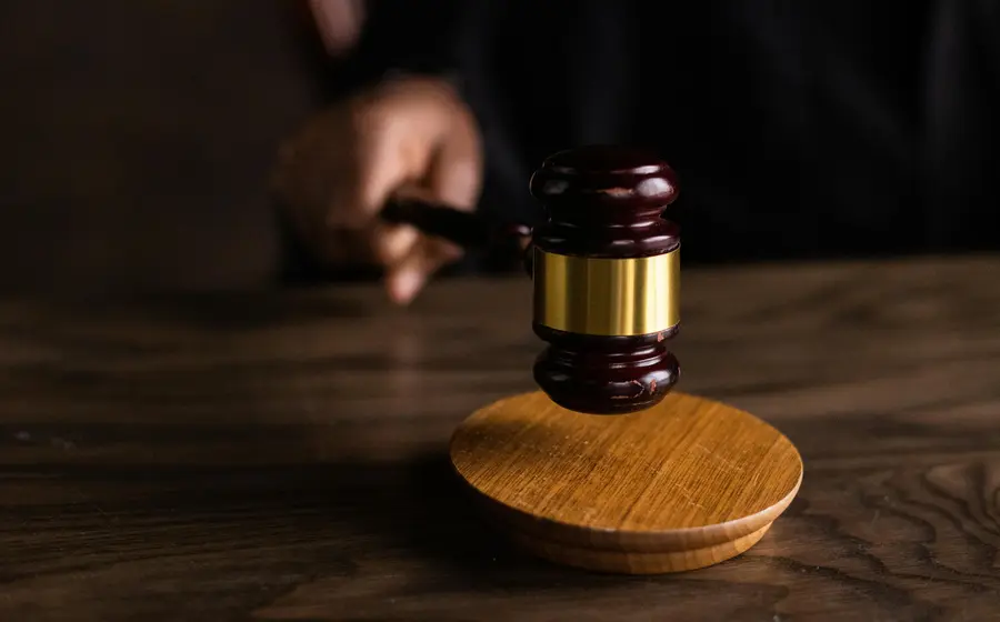 De acuerdo con lo que legalmente acontezca desaparecen o se convierten en pasivos reales 