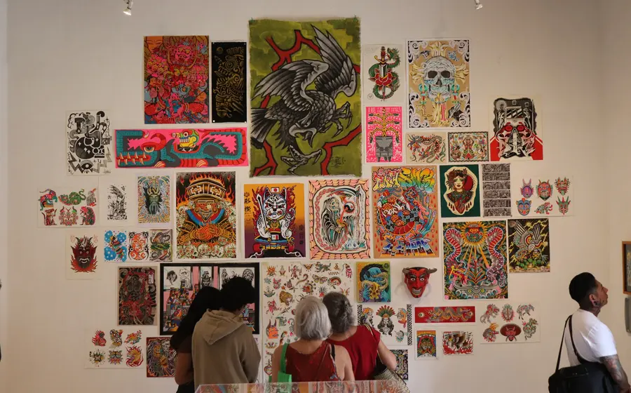 Esta exposición es un recorrido por todas las experiencias y expresiones que han nutrido el corazón de Tinta Sangre.