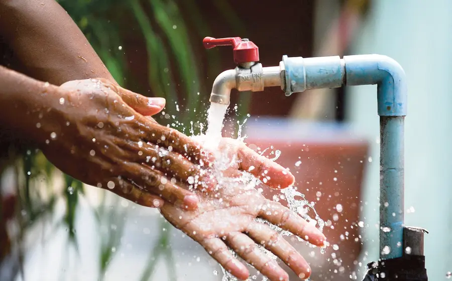 El gobierno ofrece descuentos a quienes deban el pago del servicio de agua potable.