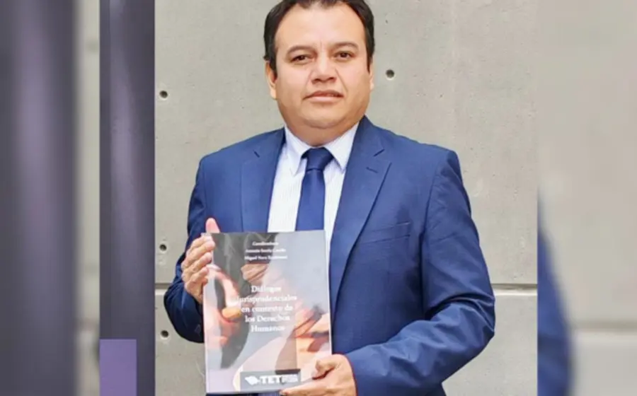 El maestro Heriberto Jiménez Vásquez presentó el libro "Diálogos Jurisprudenciales en contexto de los Derechos Humanos".