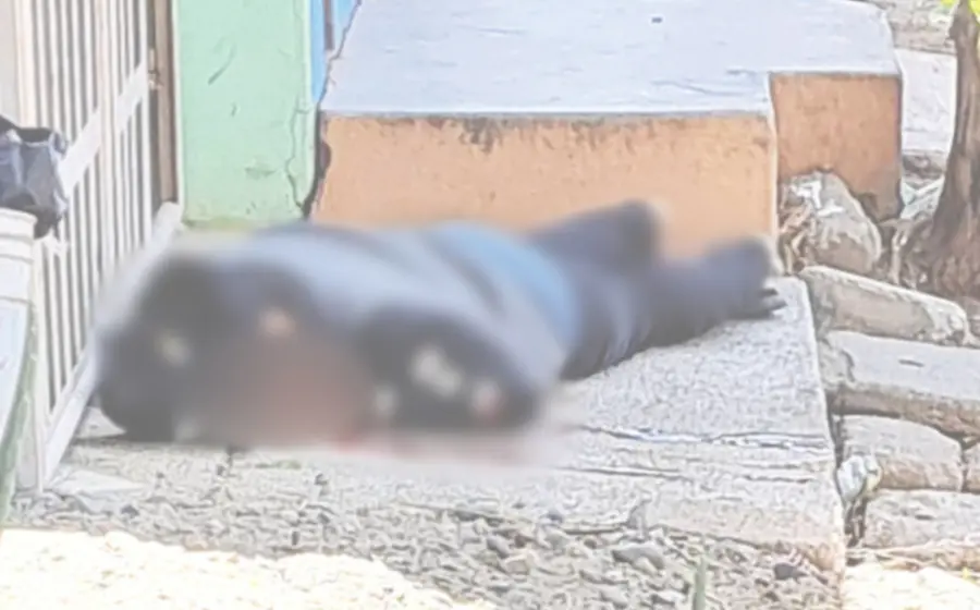 El cuerpo del muchacho de apenas 19 quedó junto al mototaxi que conducía.