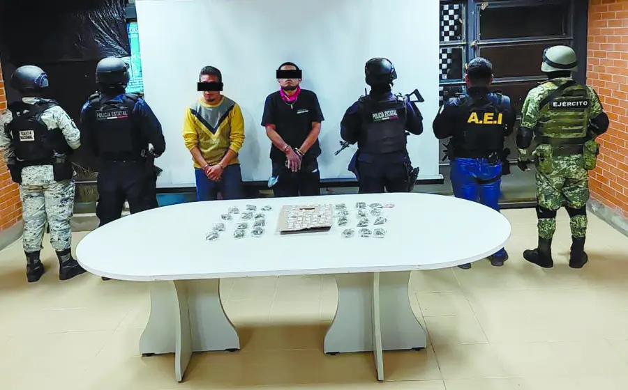 Los sujetos y la droga fueron sorprendidos en un domicilio de la colonia Alta Vista de Juárez, Huajuapan de León.