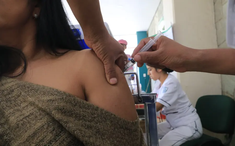 La vacunación es la forma de prevenir el contagio de influenza.
