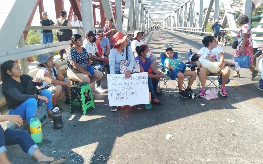 Los tutores protestaron y exigieron solución.