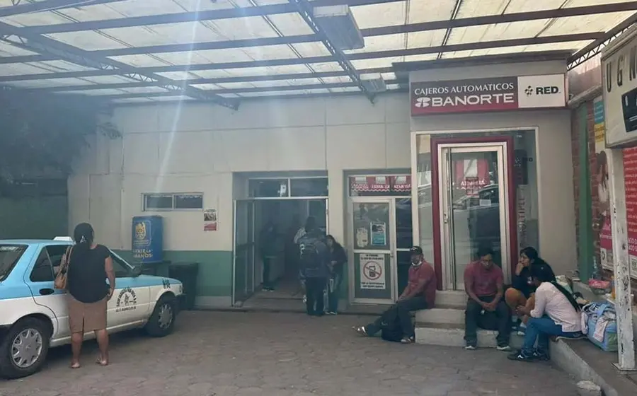 La mujer dio a luz en condiciones insalubres por la falta de atención médica en Huajuapan.