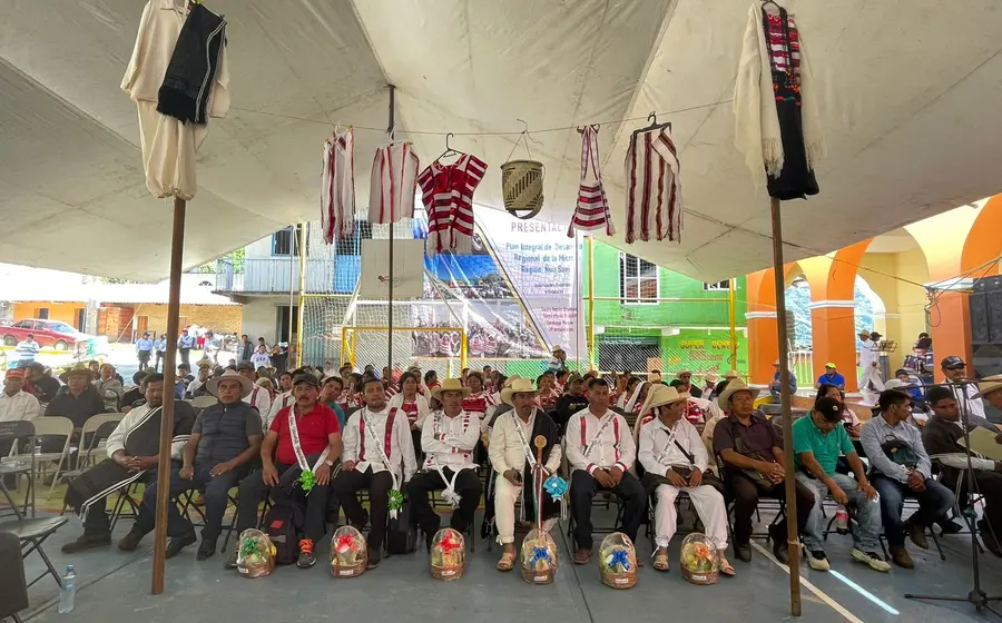 Comunidades de Santo Tomas Ocotepec, Santiago Nuyoo y Santa María Yucuhiti, piden que se cumplan sus peticiones por el desarrollo de la mixteca.