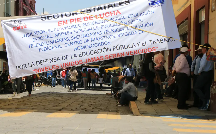  Los paros magisteriales y horarios reducidos en el sector público orillan a elegir una escuela privada. 