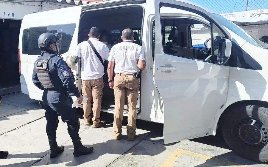 Los migrantes quedaron a disposición de personal del Instituto Nacional de Migración.