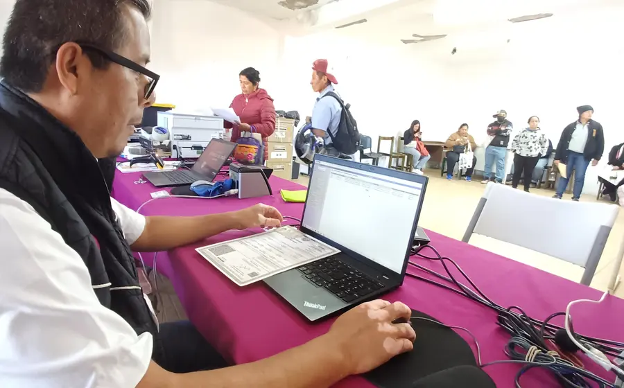 Se amplió el horario de atención, pero no el número de trabajadores en el módulo móvil del INE en Etla.