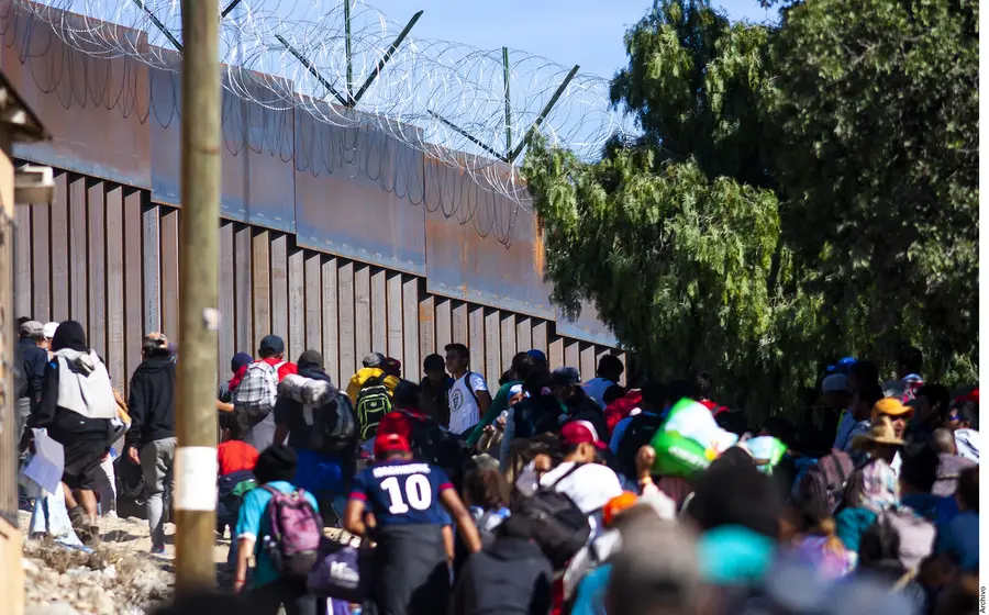 En los centros de atención instalados en esta- dos fronterizos, los migrantes repatriados recibirán alojamiento, alimentación y seguridad.