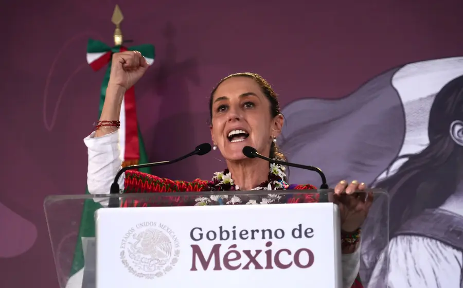 La Presidenta de México entregó tarjetas Bienestar en Juxtlahuaca y Pochutla en beneficio de 50 mil oaxaqueñas.