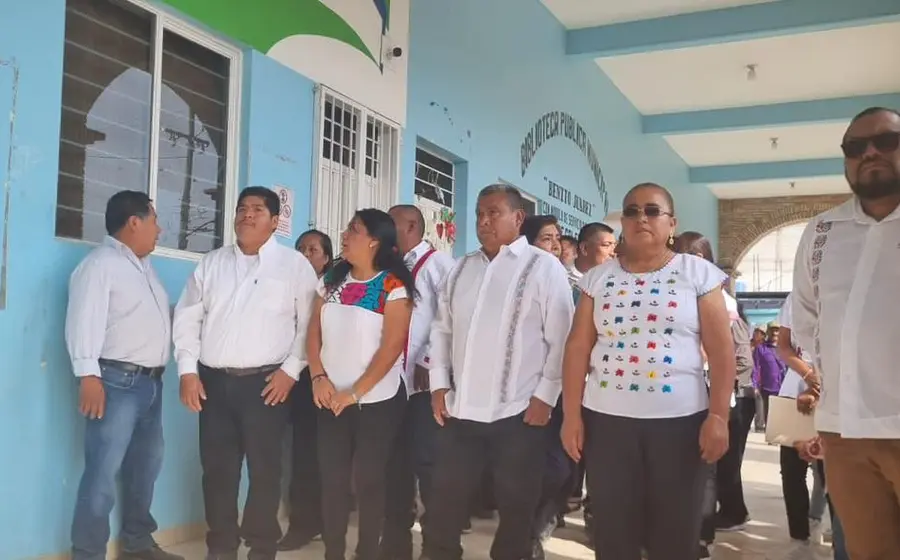 El delegado por la paz en Huajuapan encabezó las tomas de protesta en el distrito.