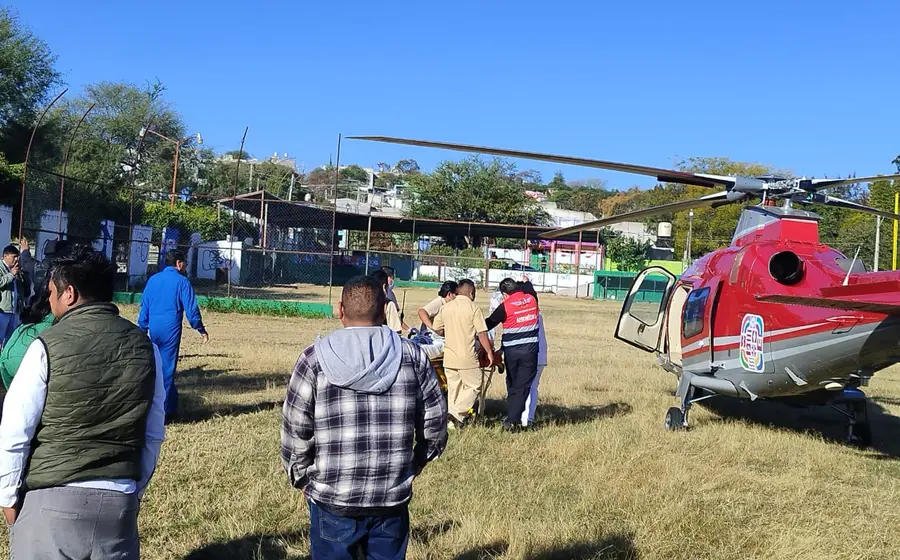 El menor de edad fue llevado en una ambulancia aérea en Huajuapan.