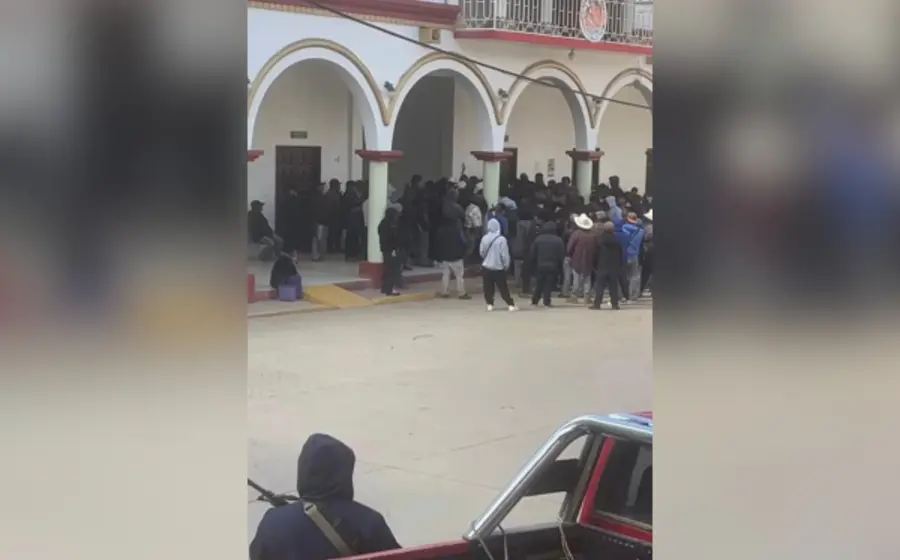 munipio_personas_aramdas_protesta