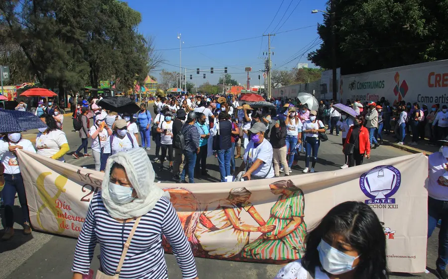 Feministas Oaxaca convocó a la marcha conmemorativa por el 8M. 