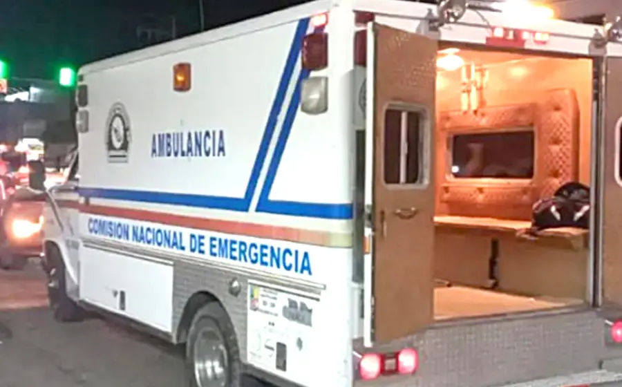  La lesionada fue trasladada a un hospital para su atención médica.