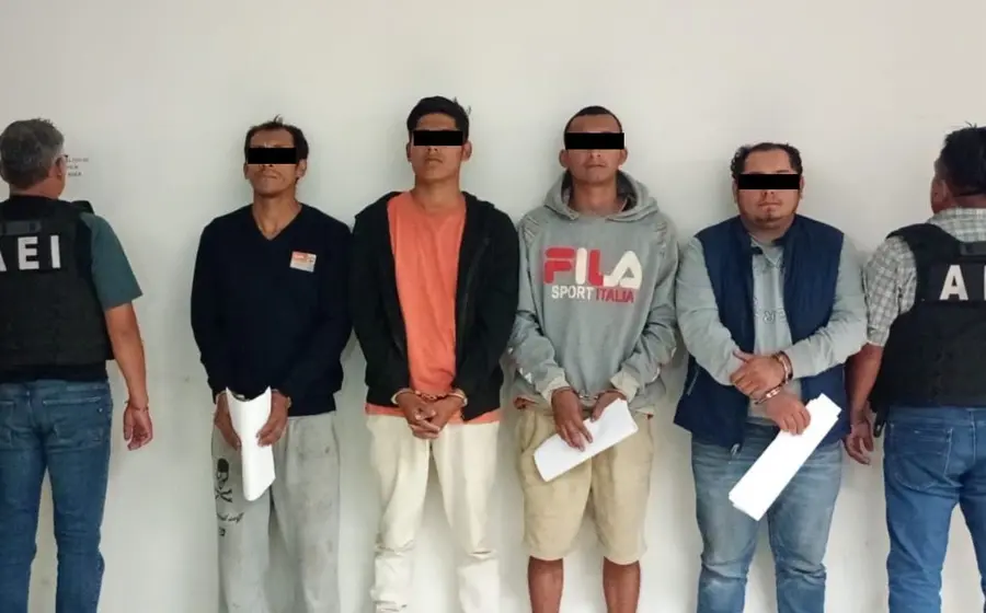 Cuatro sujetos fueron detenidos por elementos de la Agencia Estatal de Investigación (AEI) por el delito de homicidio de un taxista en la zona del Istmo de Tehuantepec.