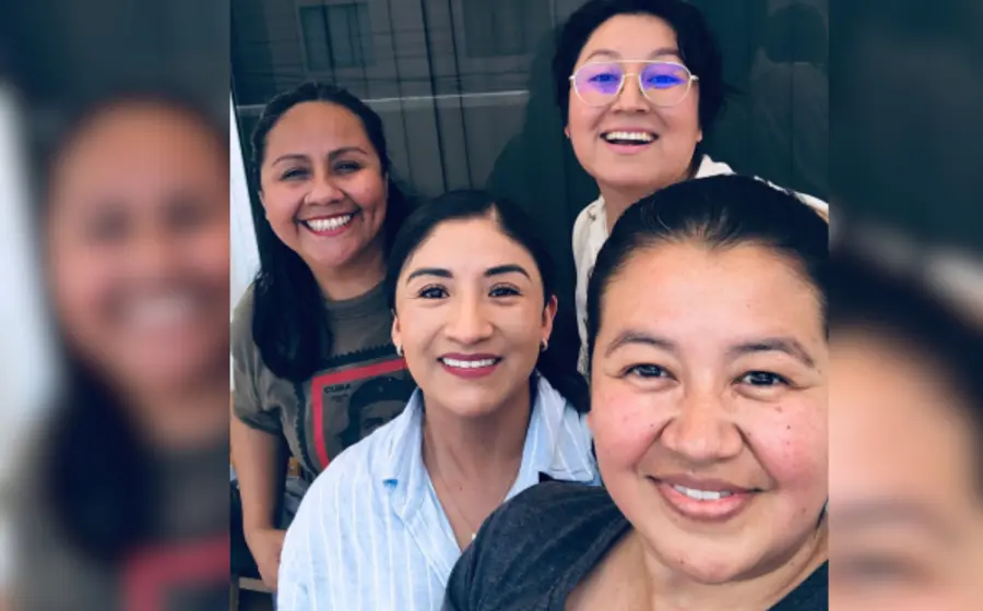 El equipo está conformado por Lesly Amaya Núñez, Betzabé Peralta y Nayeli Aquino, quienes trabajan con un enfoque feminista.