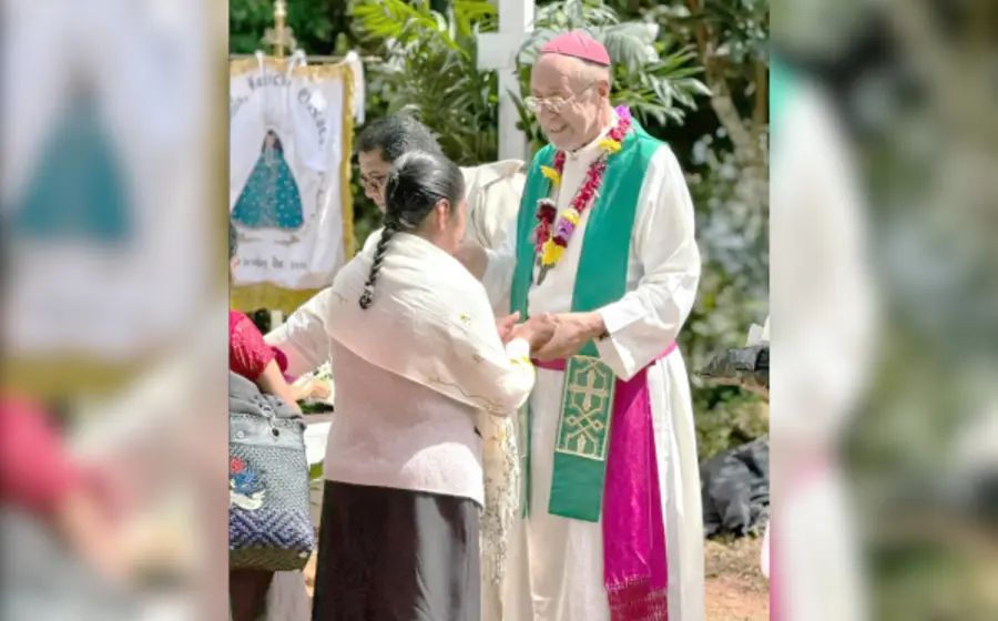 El Obispo Florencio Armando Colín Cruz ofreció al Papa Francisco sus oraciones y sus deseos de recuperación.