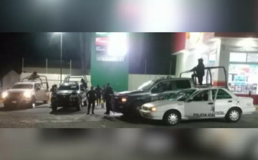  En filtro de control aseguran a hombre con droga y arma de postas.