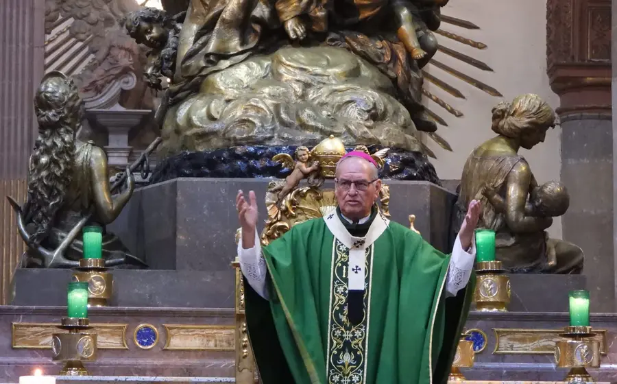El pastor religioso afirmó que cientos y tal vez miles de oaxaqueños se han dado de alta en las fuerzas armadas y en las corporaciones policiales.
