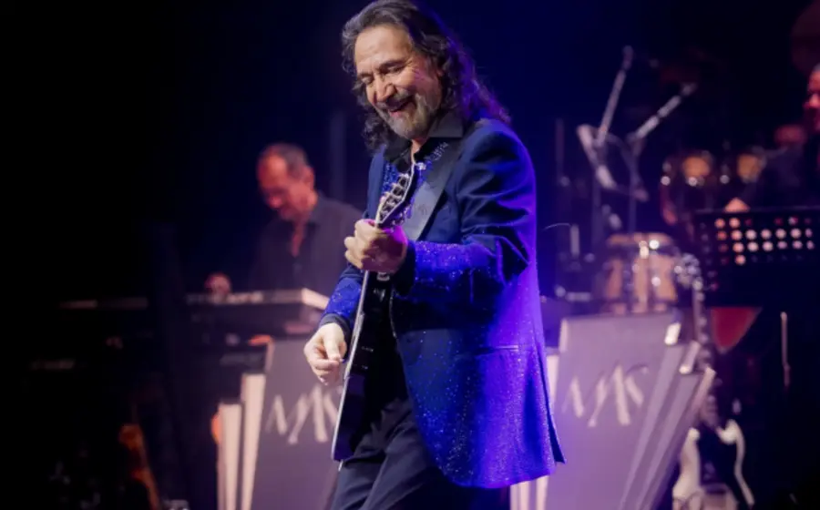 Marco Antonio Solís continúa siendo el único artista que ha logrado posicionar 12 álbumes en el No. 1 de la lista “Latin Albums” de la revista Billboard.