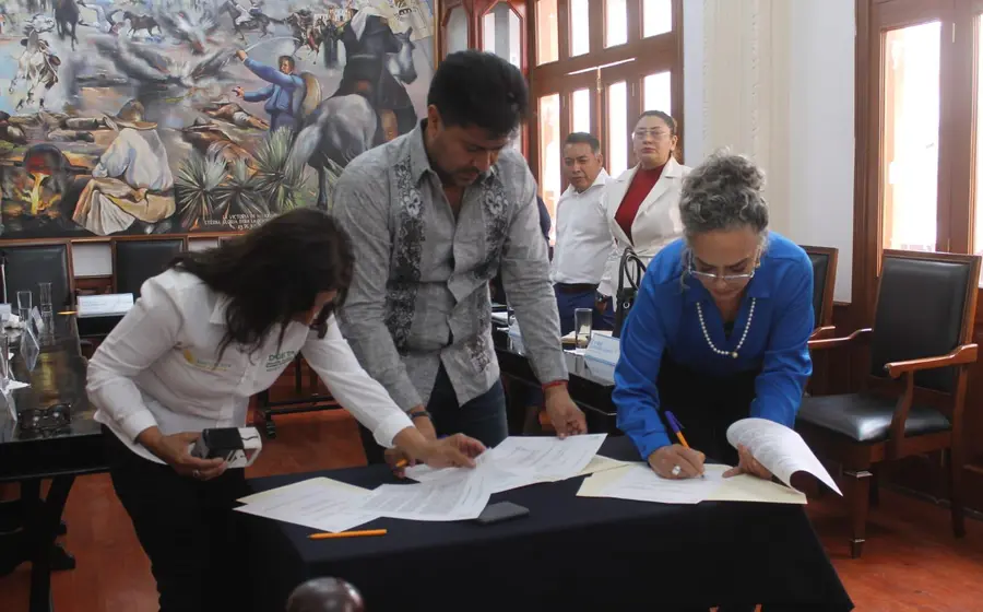 La firma del convenio se desarrolló en Huajuapan.