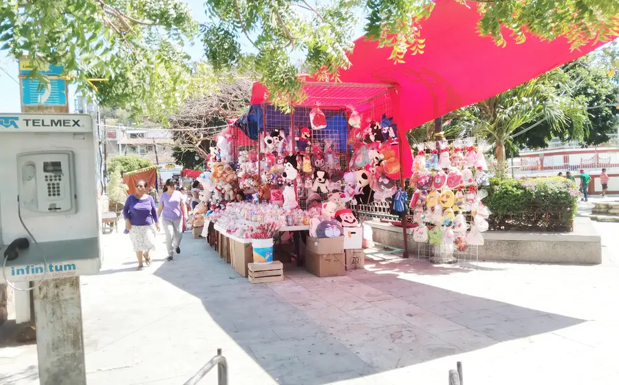 Comerciantes ya están promocionando sus mercancías alusivas al 14 de febrero.