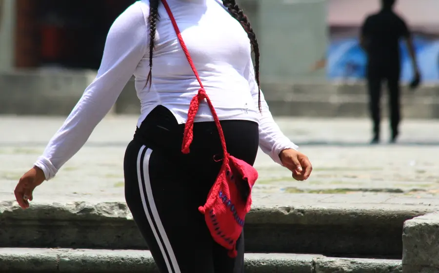 En 2020, el 2.6% de las mujeres de 12 a 17 años  en Oaxaca tenían al menos un hijo, lo que correspondía a aproximadamente 6,100 adolescentes.
