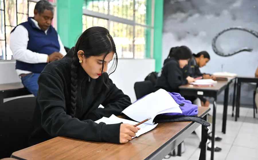 El ITESM otorga becas del 100 por ciento de la colegiatura y otros beneficios.