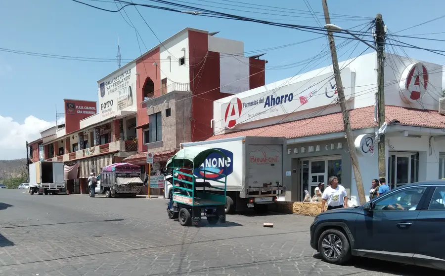 Una camioneta de LALA fue detenida por la Policía Vial Municipal y trasladada al cuartel donde fue retenida.