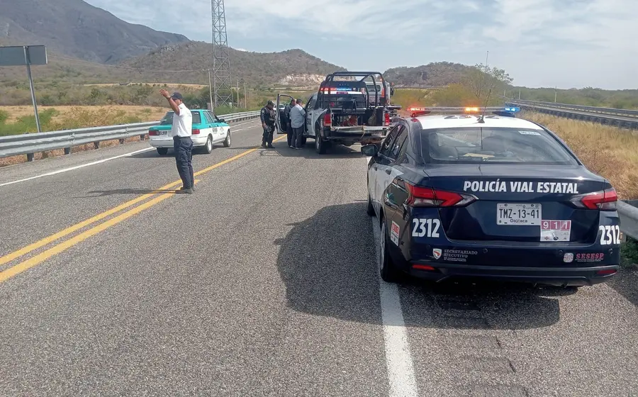 Seis lesionados fueron atendidos en el lugar por paramédicos; bridando seguridad  elementos de la Policía Vial Estatal.