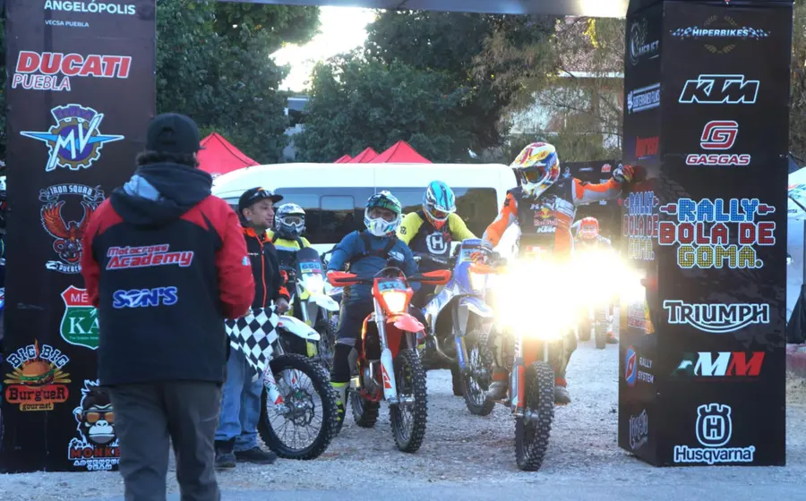 Pilotos de la categoría intermedios tomaron la salida del segundo Rally Bola de Gona Oaxaca 2025