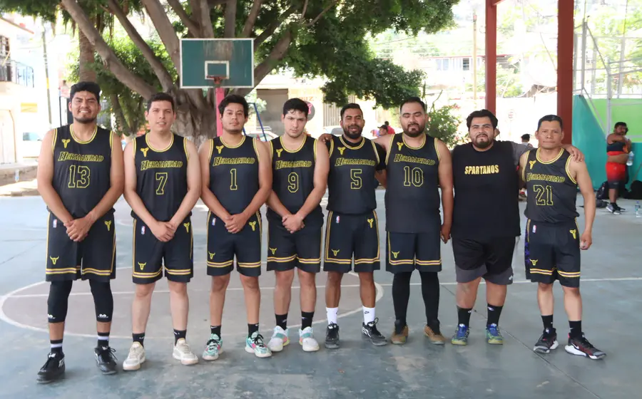 Hermandad dividió triunfos en su doble programación.