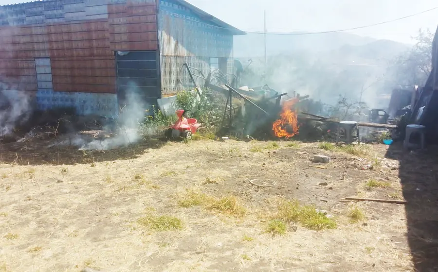 Tres viviendas fueron consumidas por el fuego en un incendio en Tlacolula de Matamoros.