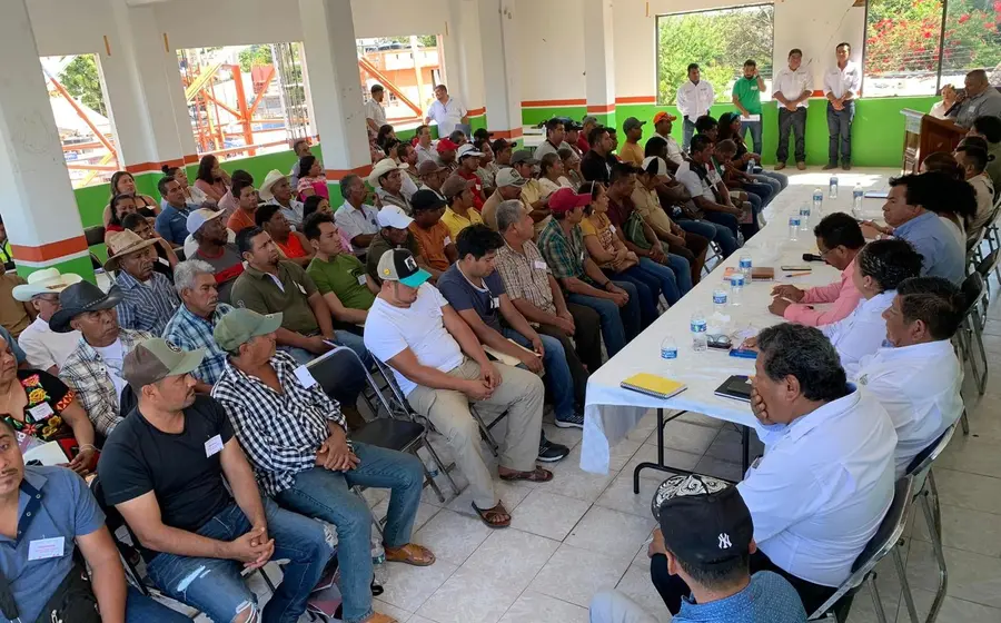 Al acto asistieron dependencias federales y estatales, autoridades ejidales, municipales y auxiliares, así como directivos de instituciones educativas.