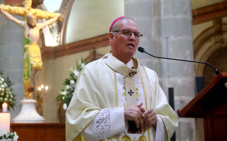 Vázquez Villalobos pidió a los católicos tomar en sus brazos y arrullar a Jesús niño para después ir al en- cuentro de sus hermanos, porque habrá momentos donde también deberán de hablar del salvador.