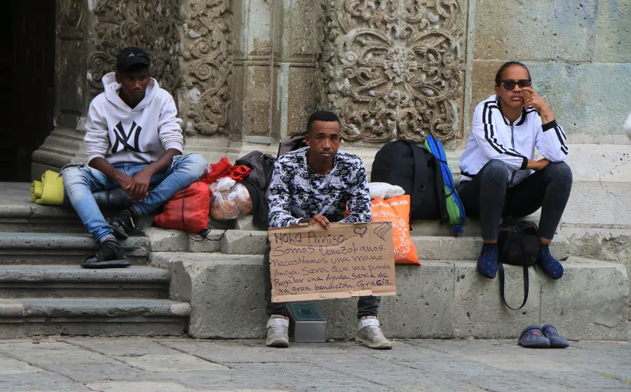 Cada vez se observan más extranjeros migrantes en el mercado laboral informal y empleos precarios.