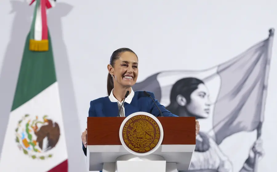 Sheinbaum explicó que la reforma a la Ley del ISSSTE propone que los trabajado- res de confianza con mayores percepciones aporten para los servicios de salud de esta institución.