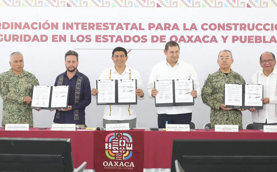 Los gobernadores de Oaxaca, Salomón Jara Cruz, y de Puebla, Alejandro Armenta Mier, suscribieron el convenio.