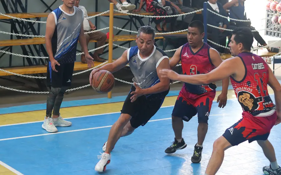 Cerradas confrontaciones en los play offs