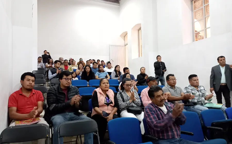 Profesionales del campo se reúnen para brindar una mejor producción y asesorar a connacionales que regresen al campo mixteco.