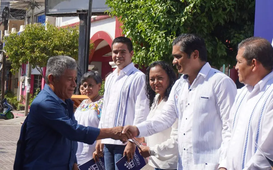 El acto protocolario realizado en la explanada del parque central de Pinotepa Nacional.
