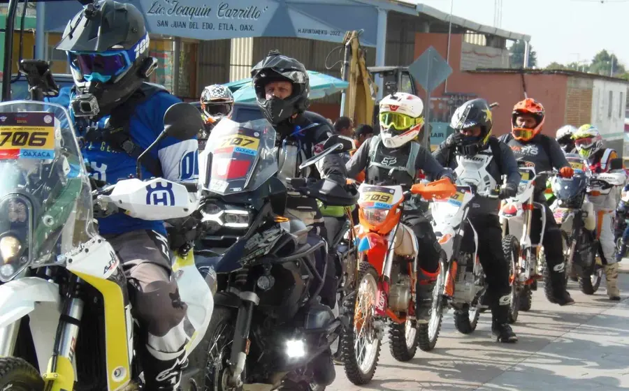  Más de medio centenar de motociclistas se esperan en el Rally Bola de Goma Oaxaca 2025